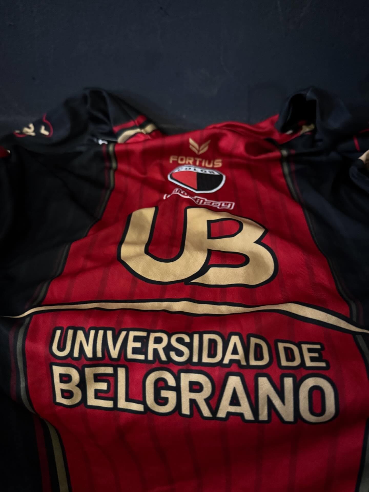 Colón presentó su nueva indumentaria para la temporada 2025